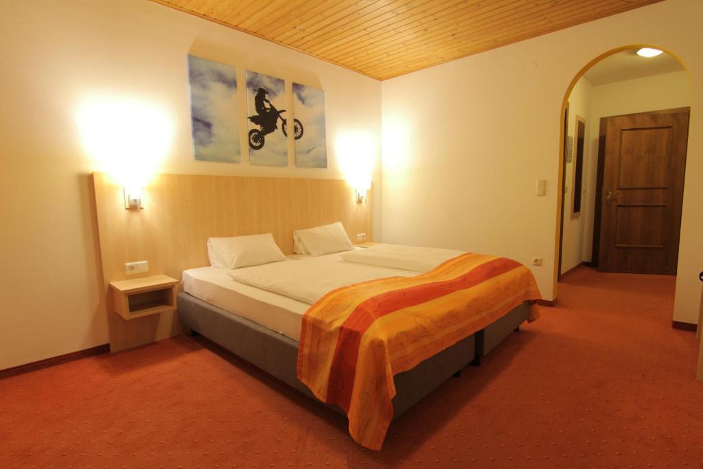 Hotel-Restaurant Bike&Snow Lederer มึลบาค อัม โฮคเคอนิก ห้อง รูปภาพ