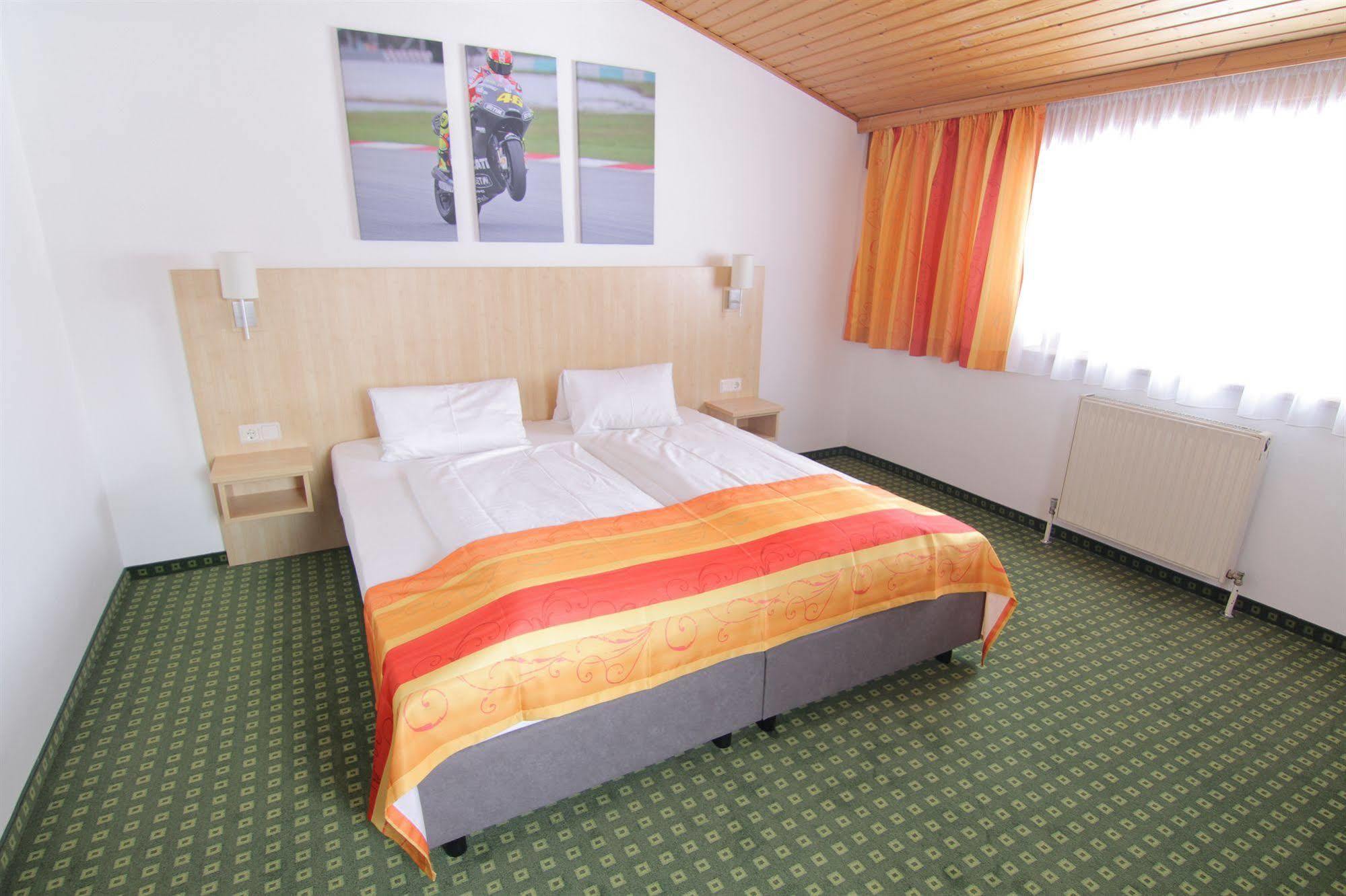 Hotel-Restaurant Bike&Snow Lederer มึลบาค อัม โฮคเคอนิก ภายนอก รูปภาพ